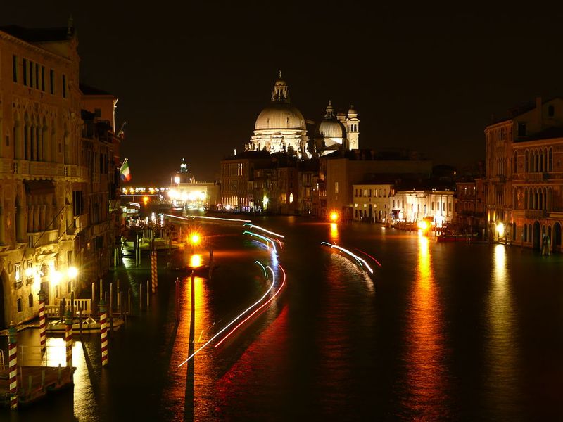 1024px-Santa_Maria_della_Salute_in_Venedig