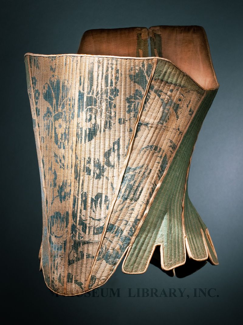 Check out this maternity corset 🔍 #museums #fashionhistory