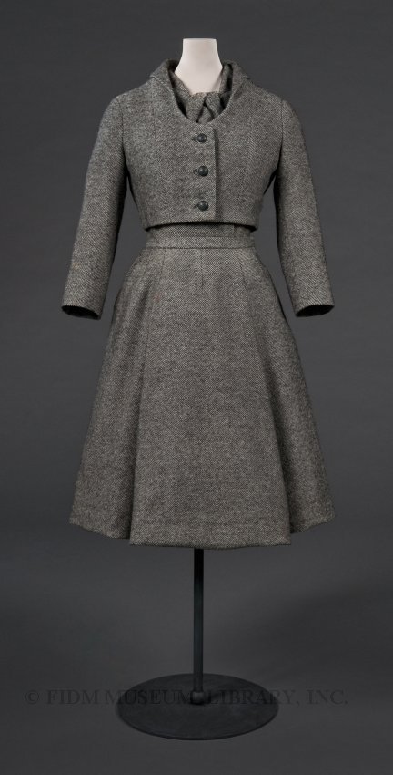 Christian Dior. Fall / Winter 1955  Vintage dior dress, Vintage outfits,  Dior dress
