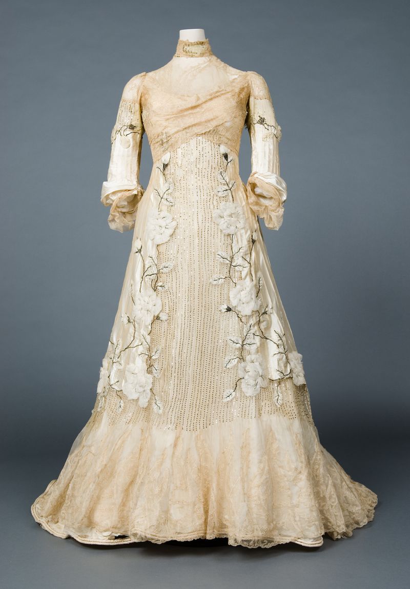 1900 Princess Alexandra's evening dresses | Grand Ladies | gogm